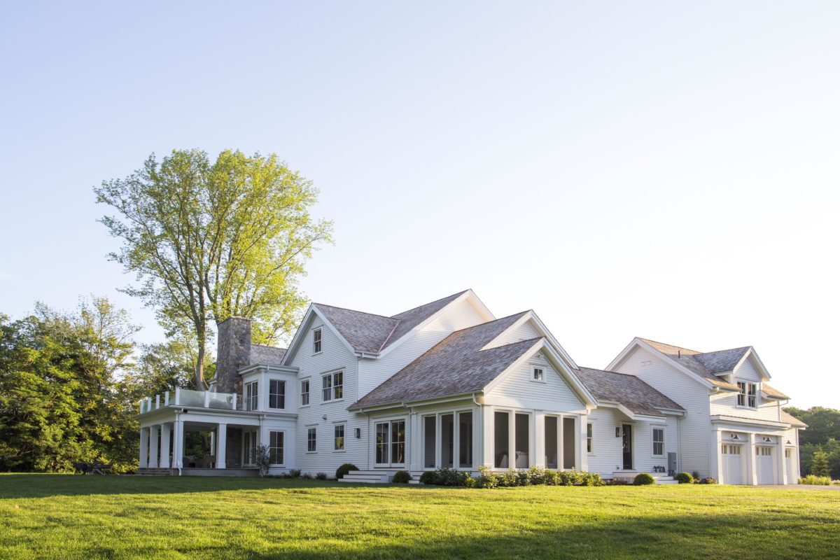 What are some advantages of building a custom home?
